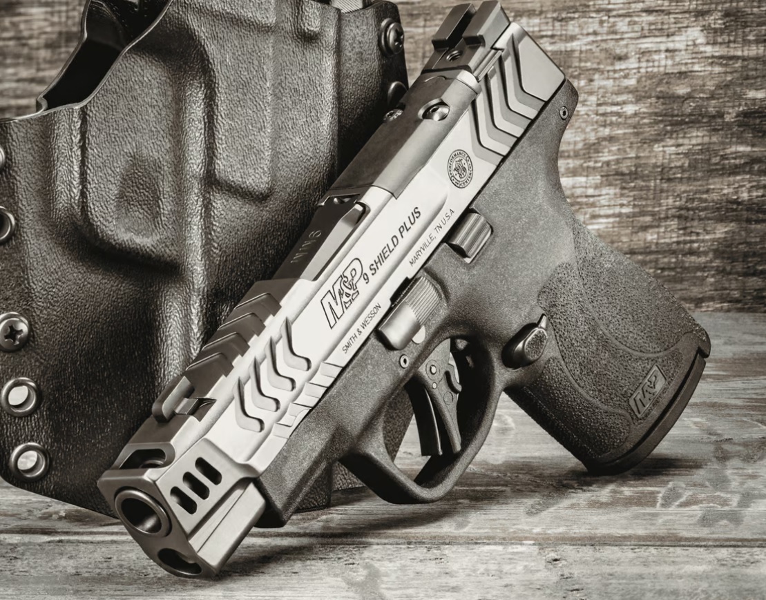 Smith & Wesson Performance Center M&P9 Carry Comp pisztolyok