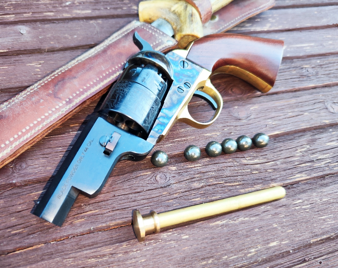 Pietta M1851 Navy Snubbie .44 (Yas44Snb) elöltöltő revolver